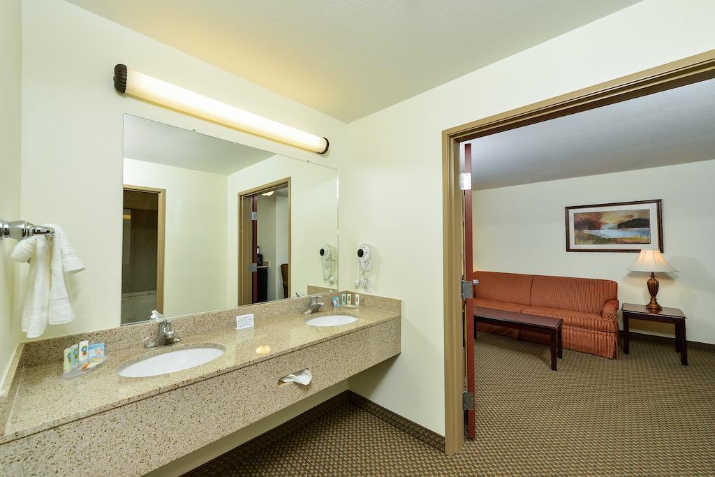 Quality Inn & Suites Airport North Sioux Falls Eksteriør bilde